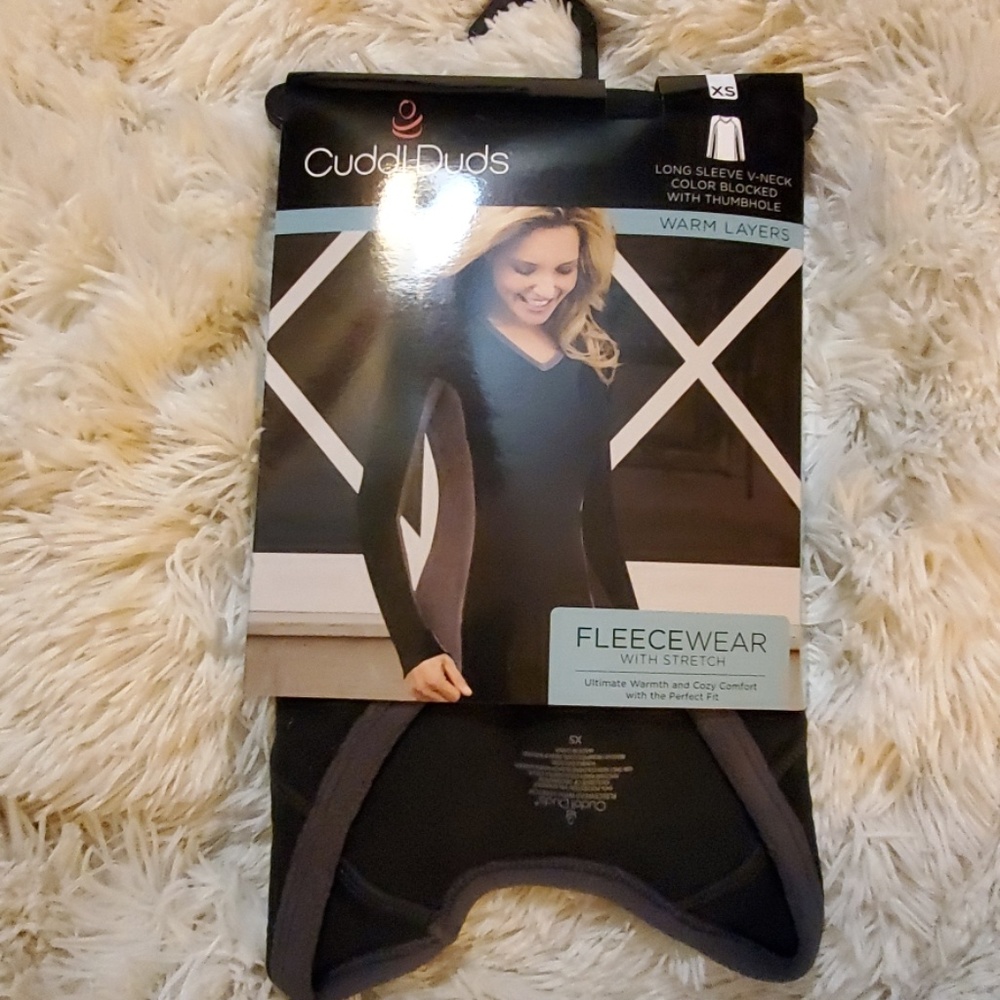 🎈 3 For $60 Cuddl Duds FleeceWear with Stretch Colorblocked V